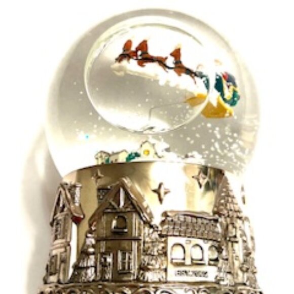 Wallace 2002 Musical Christmas Waterglobe in silverplate, 6.5” tall - Picture 4 of 7